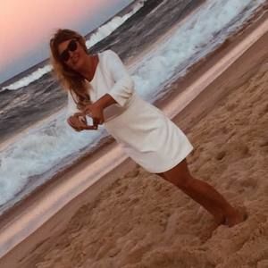 Meet your Posher, Anikó